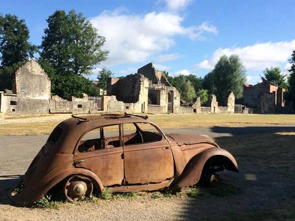 If securing a classic ride is your ambition, consider focusing on distinctive elements that make this model a timeless favorite. These vehicles are known for their round body shape, simple lines, and rear-engine layout. A solid choice for enthusiasts, the iconic silhouette captures attention and evokes nostalgia.